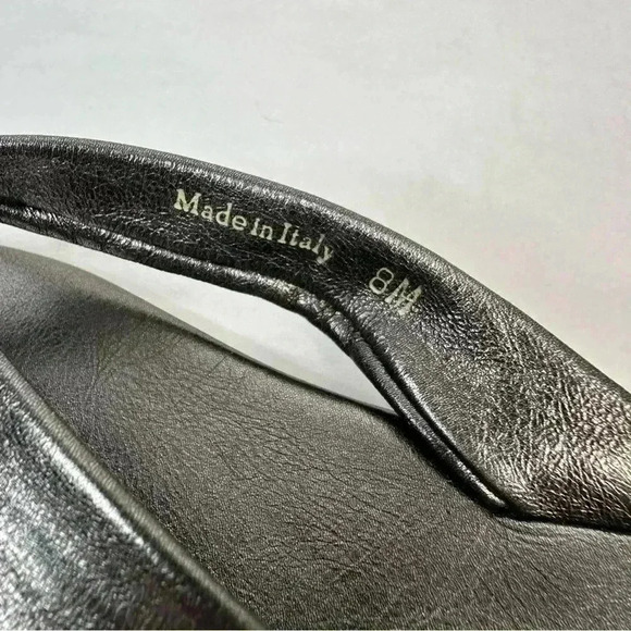 Sak’s Fifth Avenue 10022-SHOE Metallic Leather Sandals. Size 8 - Picture 7 of 11